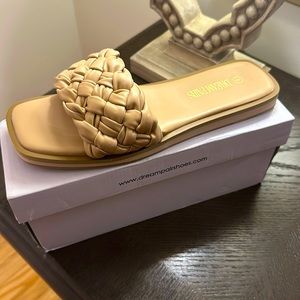 Nude Dream Pair slides NIB